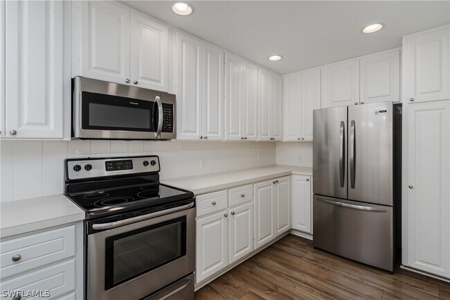 Building Photo - 28700 Alessandria Cir