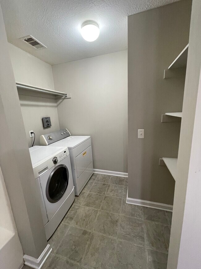 Building Photo - 5012 Scotch Pine Ave