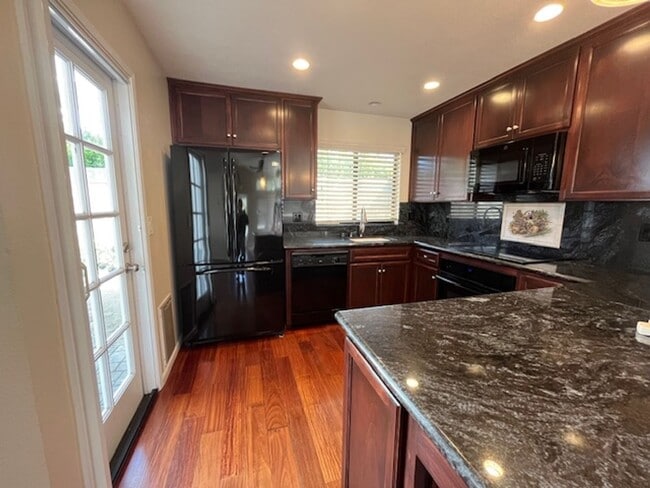 Building Photo - 856 Alyssum Ct