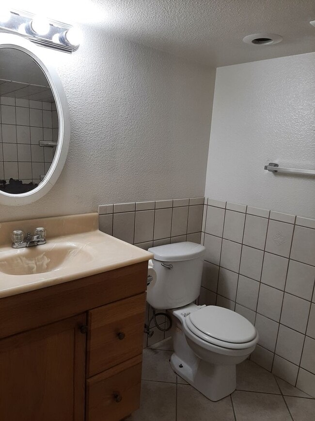 Building Photo - (2006 7th Avenue)