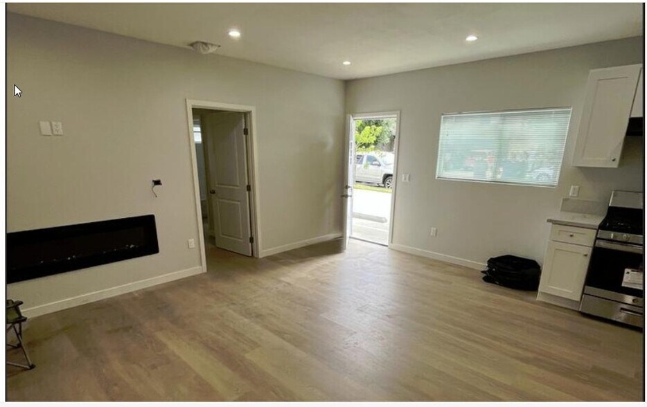 Building Photo - 120 N Lomita St