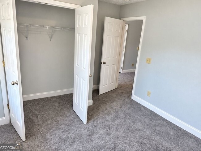 Building Photo - 561 Highland Pointe Dr