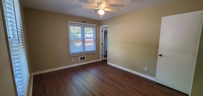 Building Photo - 102 Boyd Dr
