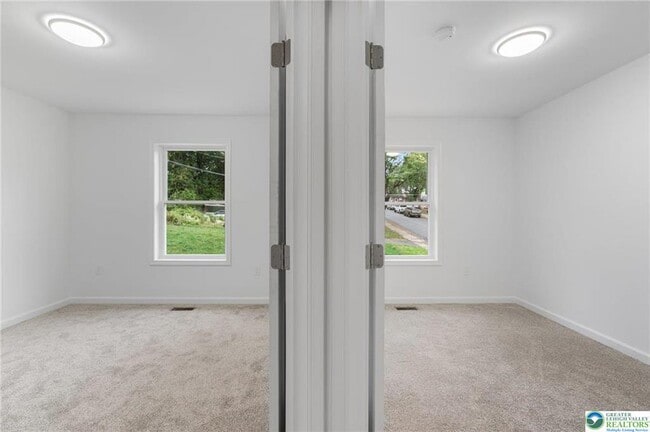 Building Photo - 306 Barber St