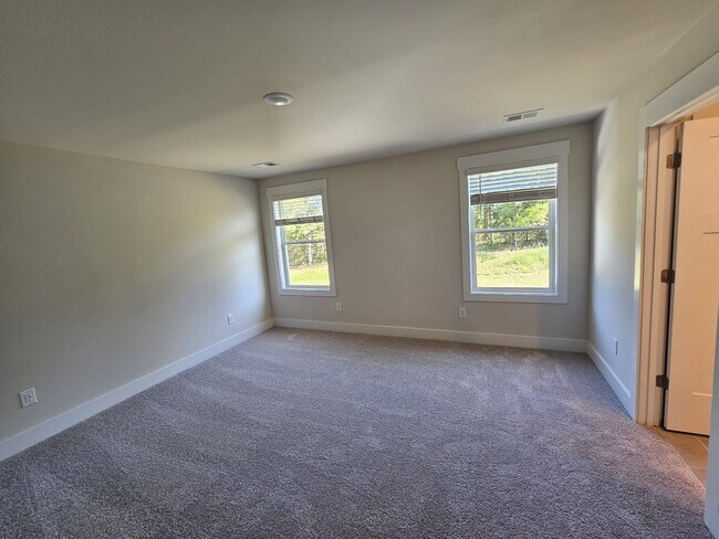 Building Photo - 224 Lanyard Ln