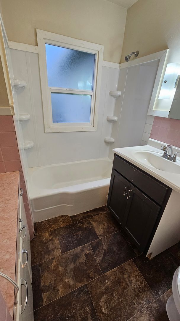 Building Photo - 3 Bed, 1 Bath House in Downtown Coeur d'Alene
