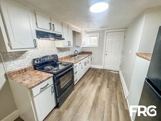 Building Photo - 600 Howell St