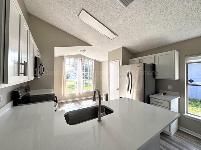 Building Photo - 7305 Marseille Cir