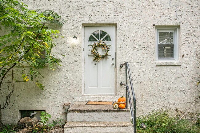 Building Photo - 1760 N Wales Rd