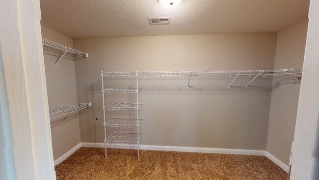 Building Photo - 733 Cavalier Dr