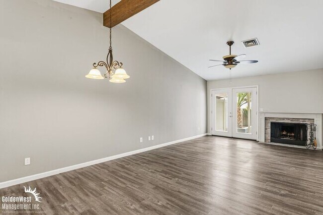 Building Photo - Newly Updated 2Bdm 2Ba Home with Fireplace & Private Patio in Mesa!
