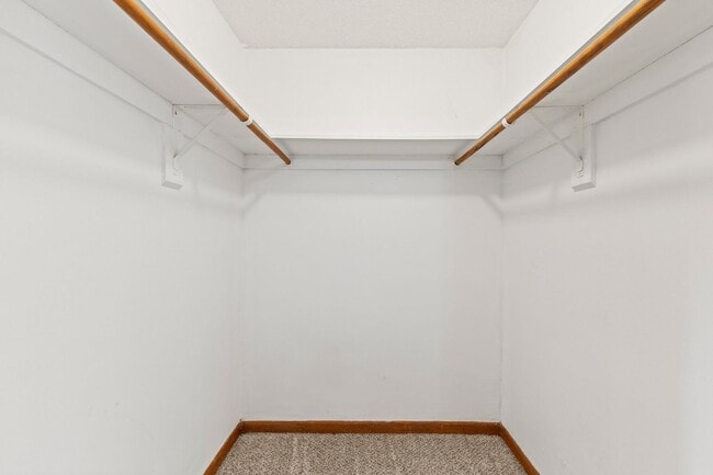 Building Photo - 3 Bedroom in Desirable Location!