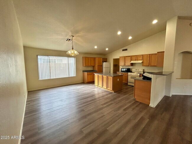 Building Photo - 10857 E Wier Ave