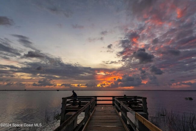 Building Photo - 1727 Avocado Ave