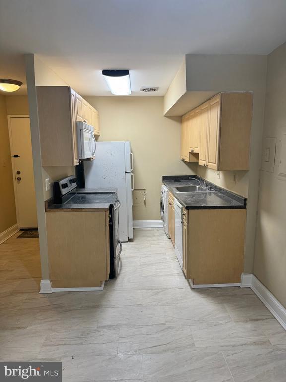 Building Photo - 1009 Chillum Rd