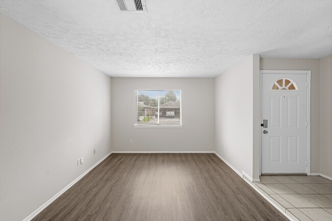 Building Photo - 15011 Tipcrest St