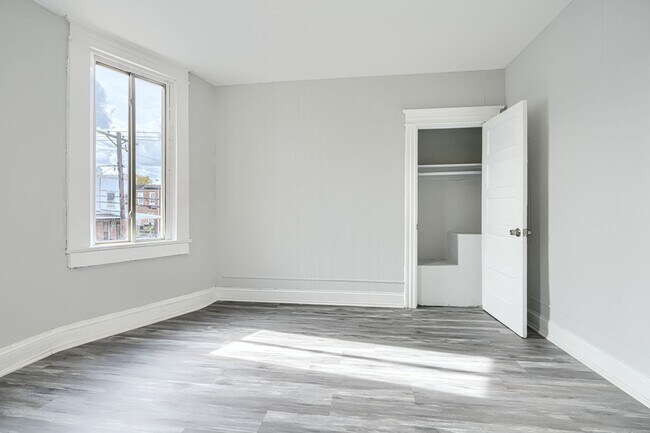 Building Photo - 400 N Hilton St