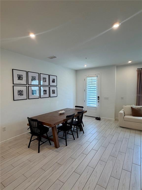 Building Photo - 9855 Walkway Dr
