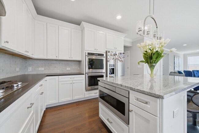 Building Photo - 7814 Brookbank Rd