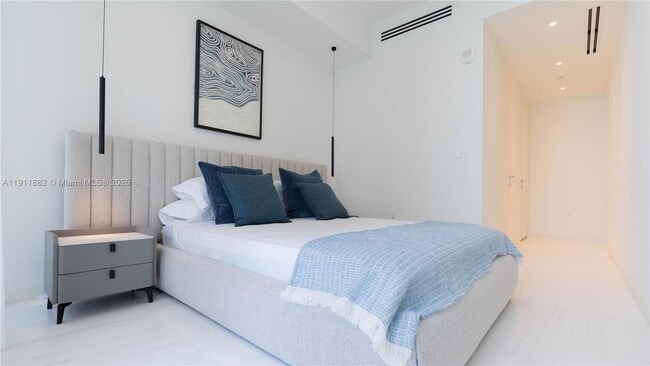 Building Photo - 300 Biscayne Blvd Way