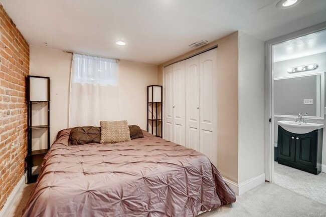 Building Photo - High End Remodel Near RiNo
