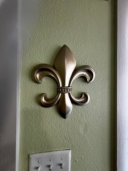 Living room - 9115 Palmetto St