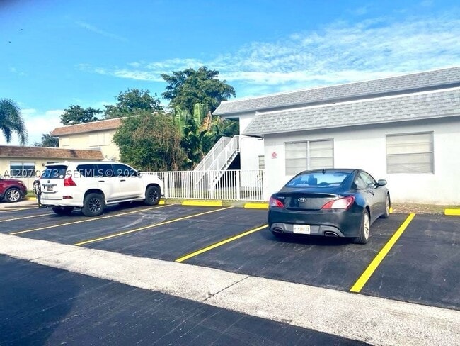 Building Photo - 6201 SW 37th St