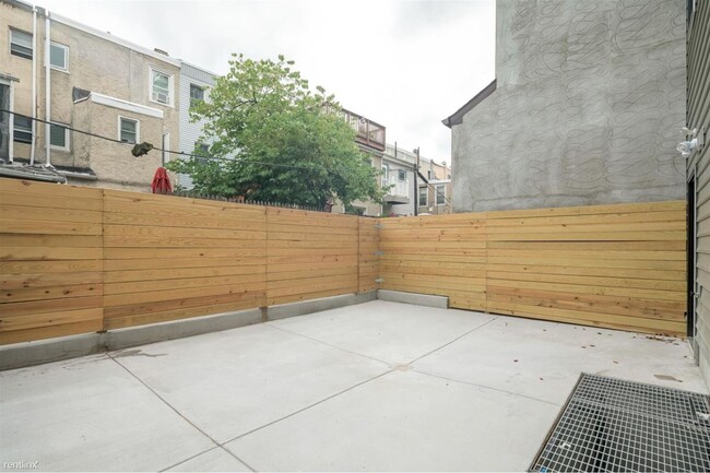 Building Photo - 2 br, 1 bath 4plex - 2541-43 MONTROSE ST U...