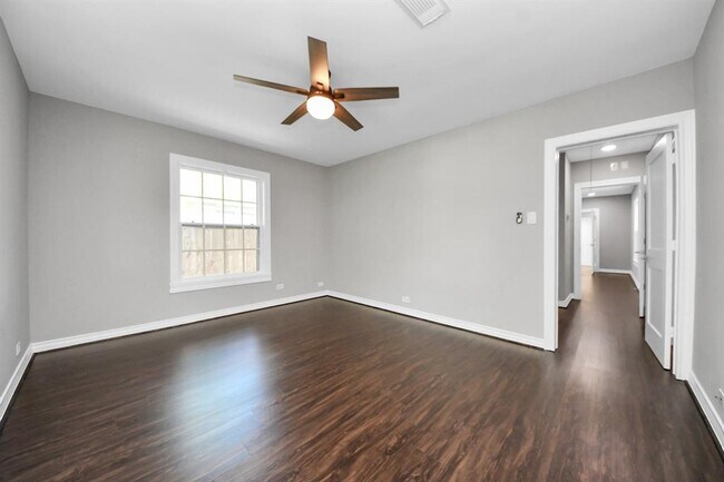 Building Photo - 6622 Park Ln