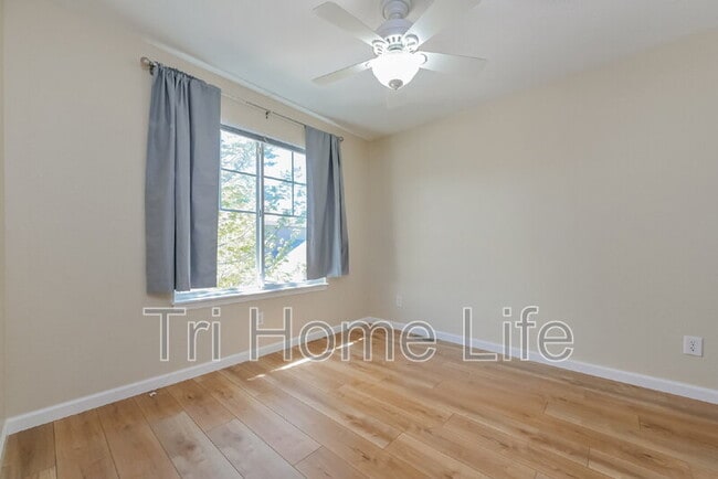 Building Photo - 22137 E Irish Dr