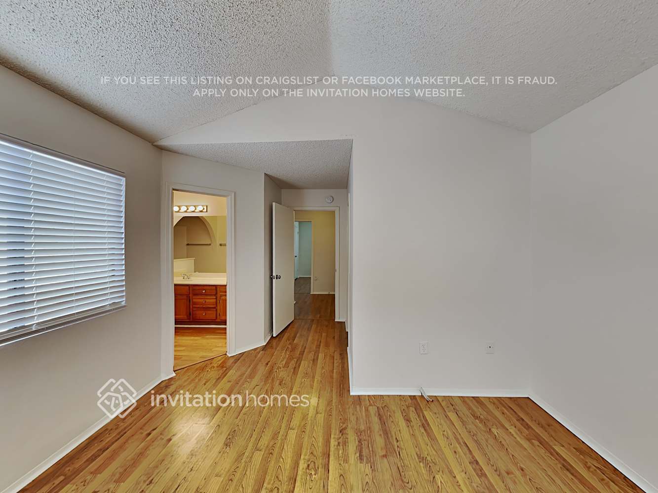 Building Photo - 501 N Red Rock St