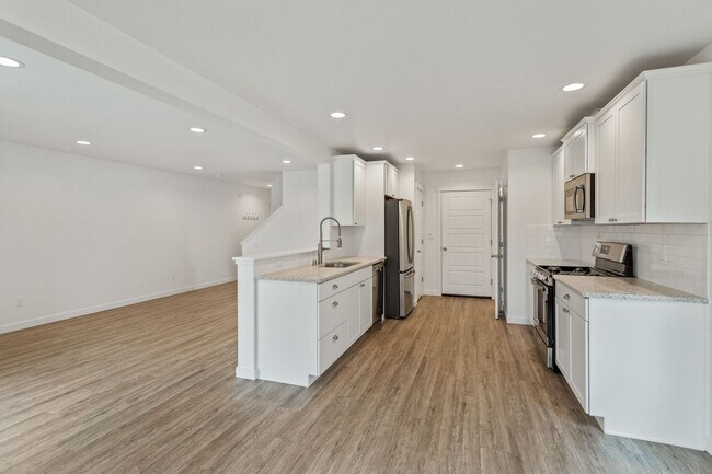 Building Photo - 3 Bed 2.5 Bath - Townhome - Hillcrest - NAS Whidbey