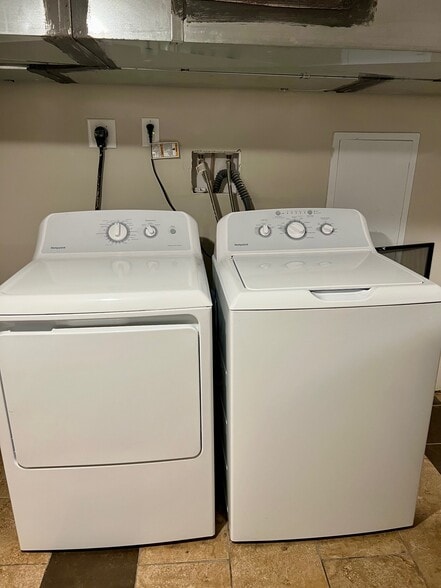 Washer & Dryer - 3904 Aspen St