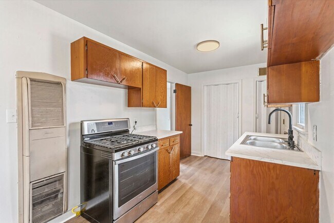 Building Photo - 1 Bedroom | 1 Bathroom | House with Carport | Located on a Quiet Street| Lawn Care and Trash Incl...