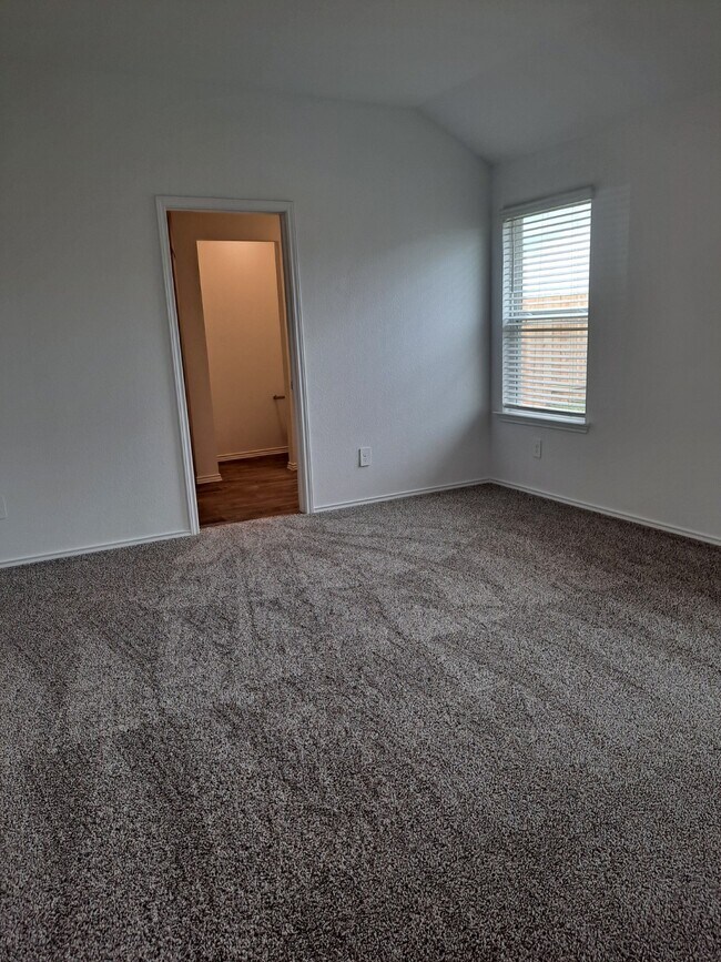 Building Photo - 24058 Kentwood Springs Dr