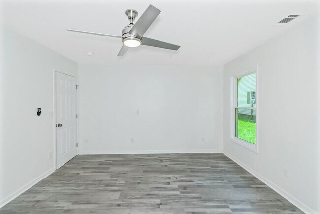 Building Photo - 204 Mill St