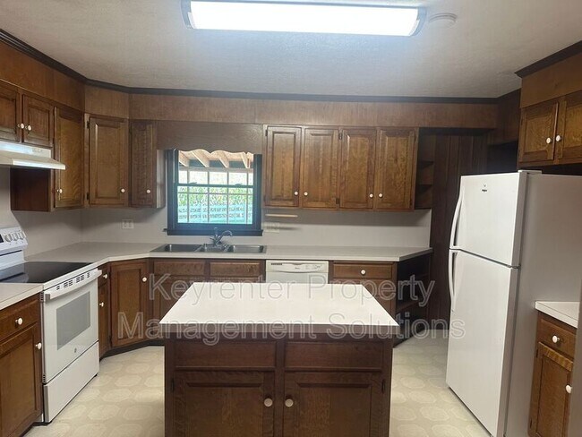 Building Photo - 151 Tanner Ln
