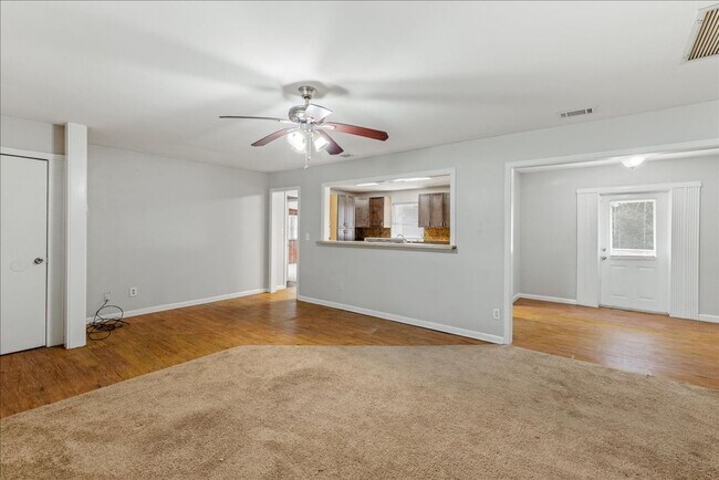 Building Photo - 103 S Chapel Dr