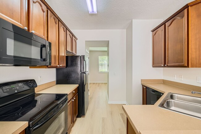Building Photo - Windermere townhouse