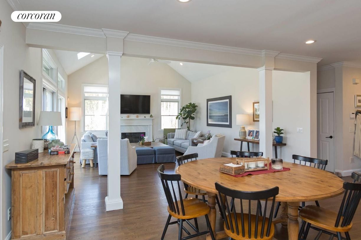 Building Photo - 21 Cove Neck Ln