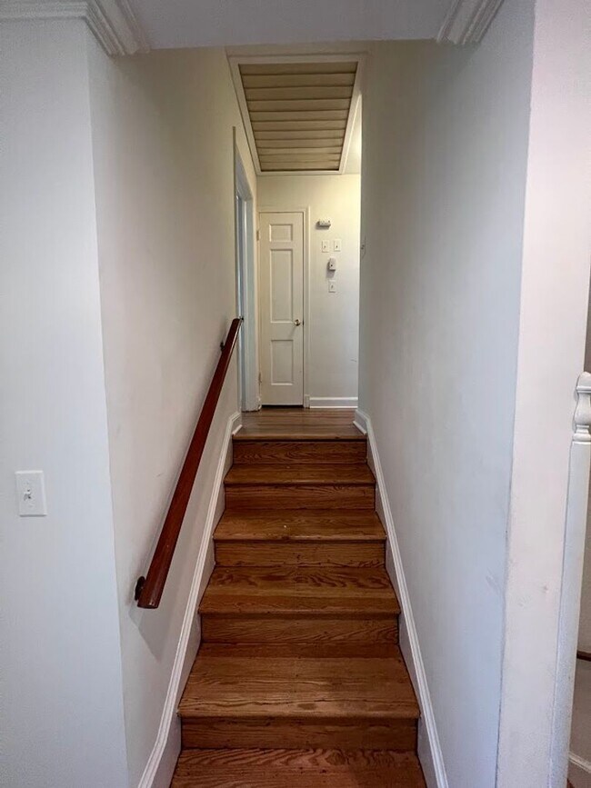 Building Photo - Berkley Stunner