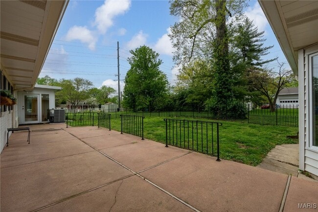 Building Photo - 31 S Tealwood Dr