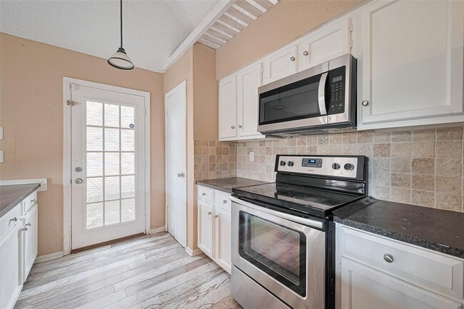 Building Photo - 2907 Waypark Dr