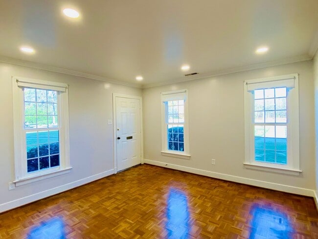 Building Photo - 3810 Hermitage Rd