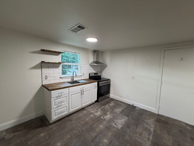 Building Photo - Charming 2BR/1BA Home with Fenced Yard & Mature Trees in Downtown Blanco!