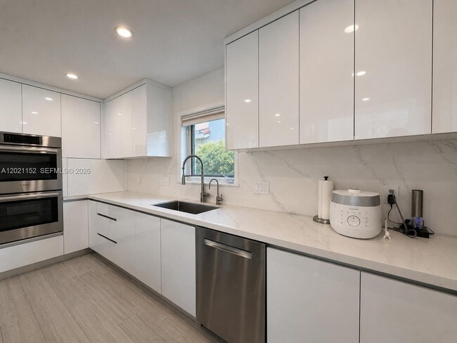 Building Photo - 2616 Oakbrook Ct