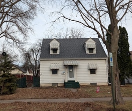 Building Photo - 3-Bedroom Rock Island Home with 2-Car Garage