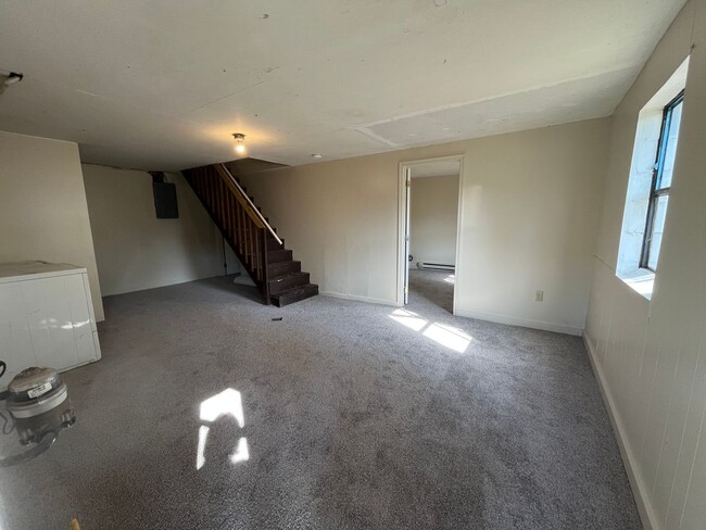 Building Photo - CONTRACT PENDING!! 4 Bedroom, 1 Bath Singl...