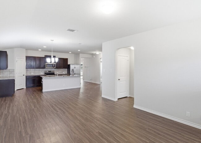 Building Photo - Spacious 4 Bedroom Home with Covered Patio in Red River Ranch