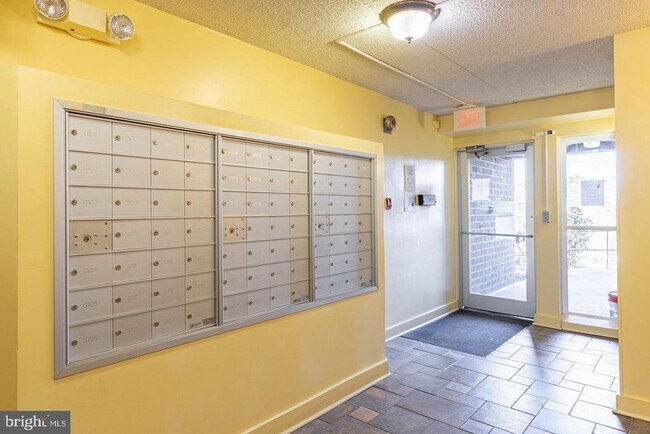 Building Photo - 75 S Reynolds St